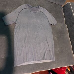 Lululemon mens shirt NWOT Size Large, in perfect condition